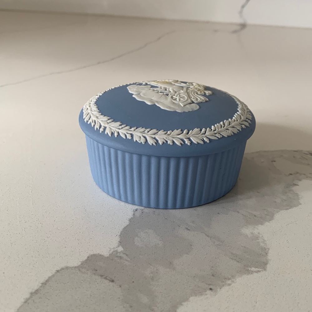 Wedgwood jasperware trinket dish with lid